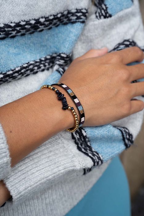 Zusss kralenarmband met glassteen donkerblauw